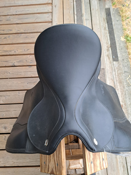 17.5" Tekna S-Line Synthetic Dressage Saddle