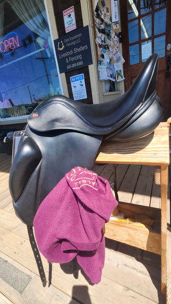 18" Kent & Masters High Wither Dressage Saddle
