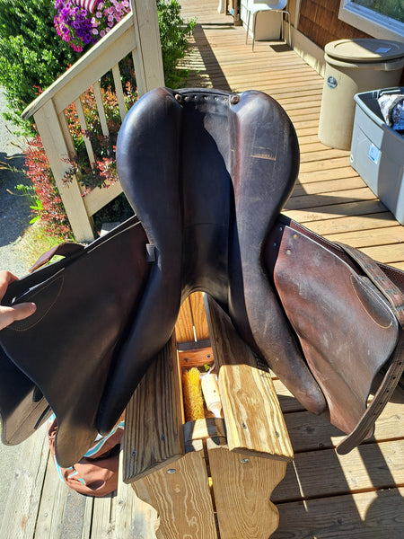 17.5" Voltaire Blue Infinite Jumping Saddle