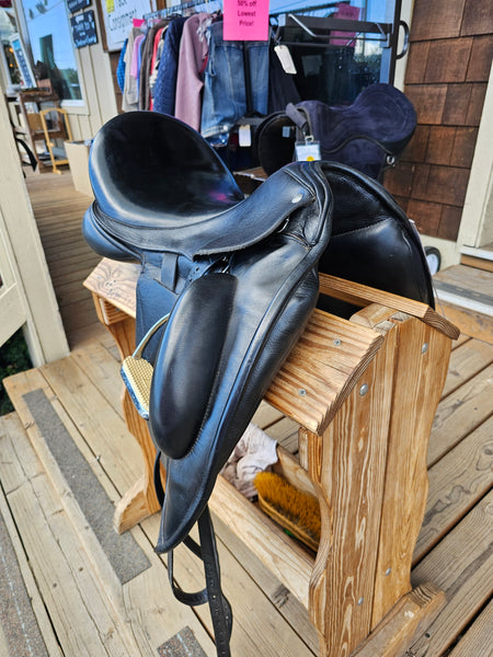 18" Custom Saddlery Icon Star Monoflap Dressage Saddle