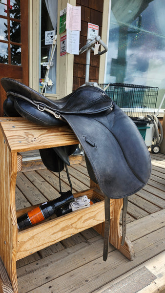 17.5" Courbette Charles De Kunffy Dressage Saddle