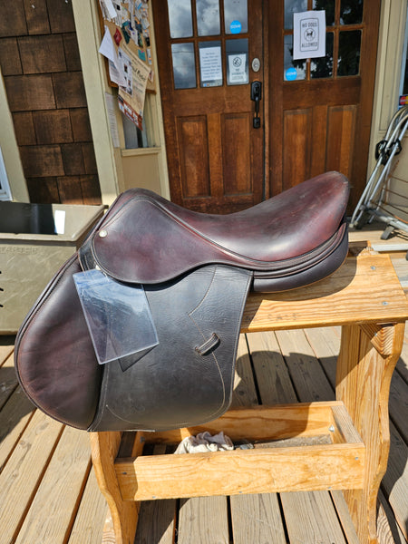 17.5" Devoucoux Biarritz Jumping Saddle