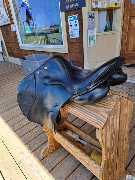 17.5" Kent & Masters MJJ S-Series Jumping Saddle