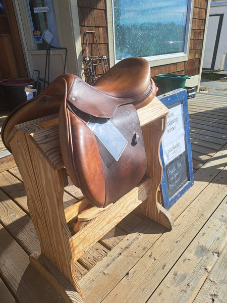 17" Devoucoux Biarritz Jump Saddle