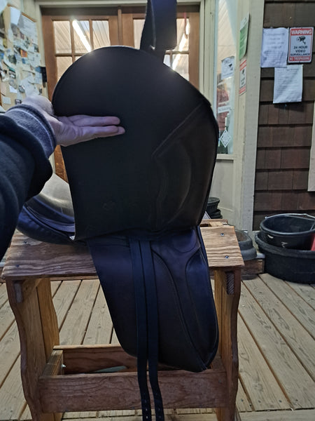 17.5" Cliff Barnsby Raven Dressage Saddle
