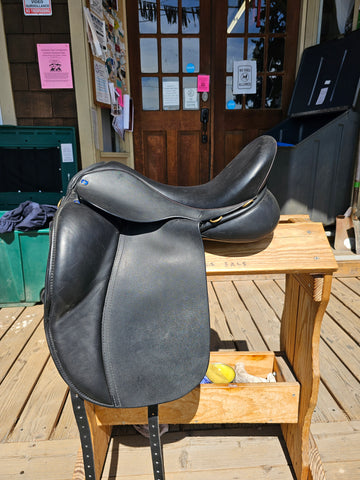 17.5" Hulsebos WB4 Dressage Saddle