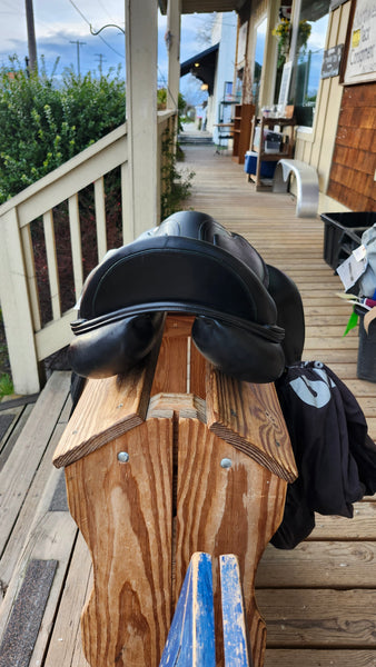 17" Amerigo Vega Dressage Saddle