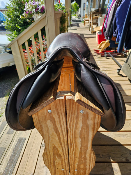 17.5" Devoucoux Biarritz Jumping Saddle