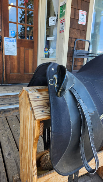 16" Wintec Synthetic Australian Endurance Saddle
