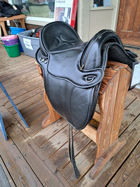 16" Black Forest Aspen Treeless Saddle