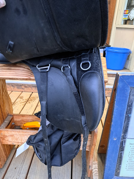 17.5 Kent and Masters Original Dressage saddle