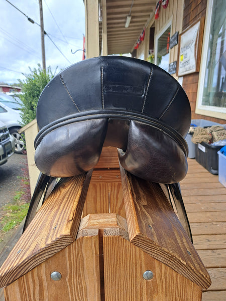 16.5" True Brit Dressage Saddle