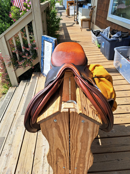 16" Butet Close Contact Jumping Saddle