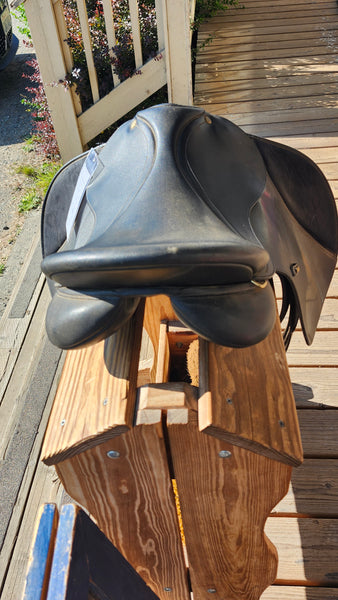 16.5" Wintec All purpose English Saddle