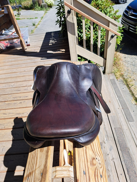 17.5" Voltaire Blue Infinite Jumping Saddle