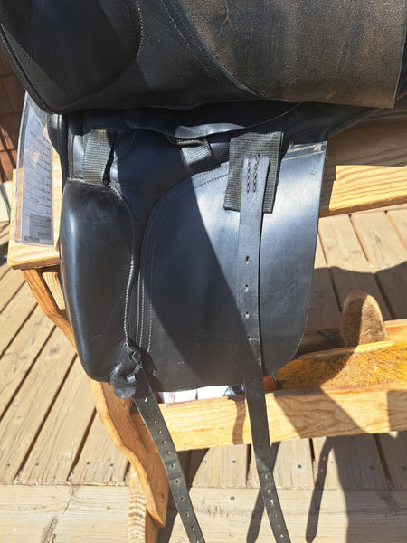 18" County Saddlery Connection Dressage Saddle