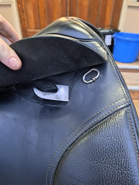 17.5 Kent and Masters Original Dressage saddle