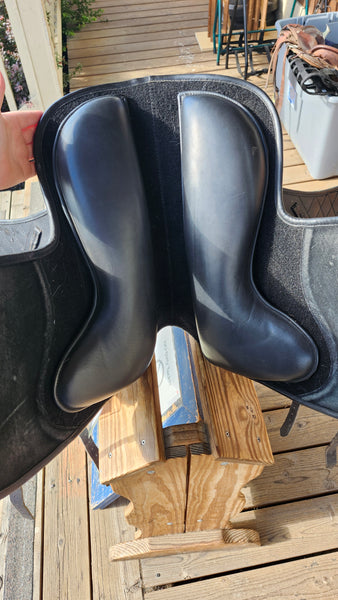 18" Hidalgo Chicago Dressage Saddle