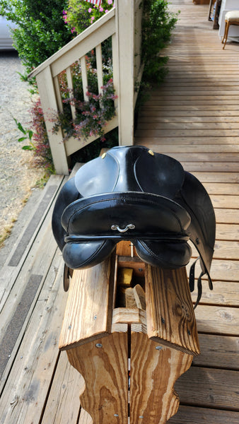 17.5" Kincade Dressage Saddle
