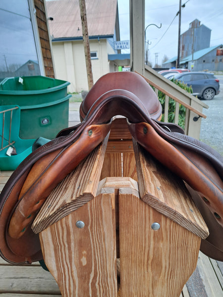 17.5" Devoucoux Oldara Jumping Saddle