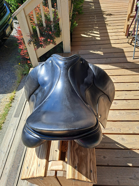 18" Schleese Ostergaard Dressage Saddle