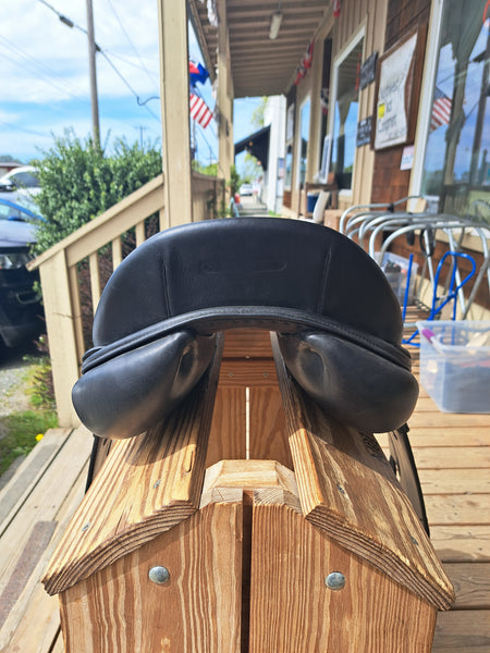18" CWD SE24 Monoflap Dressage Saddle