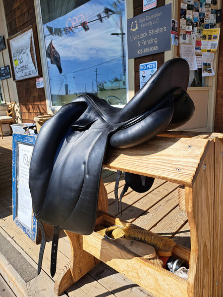 18" Devoucoux Mendia Monoflap Dressage Saddle
