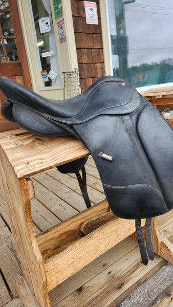 17" Wintec Pro Dressage Saddle