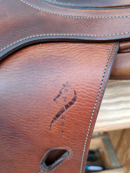 17.5" Antares Close Contact Jump Saddle