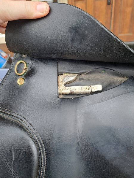 16.5" True Brit Dressage Saddle