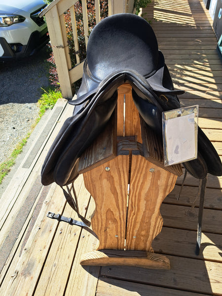 16" Wintec Isabell Dressage Saddle