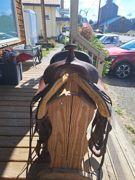 17" Crates Supreme Western Trail Saddle