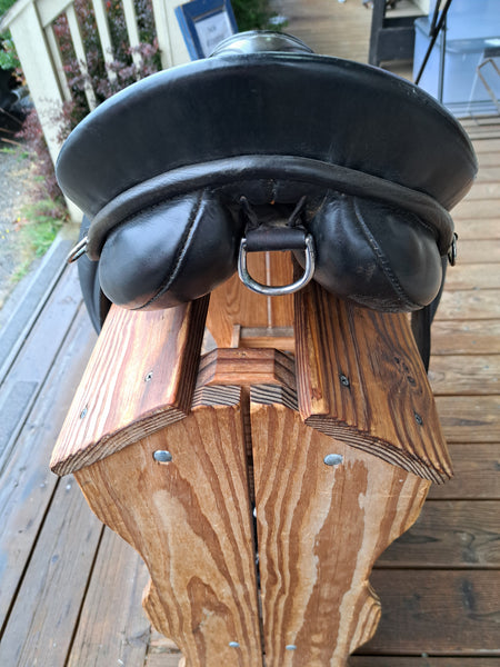 18" Courbette Aristokrat Dressage Saddle