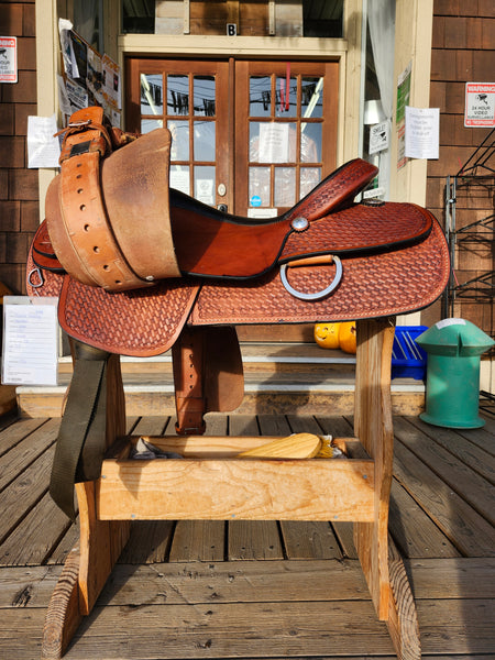 17.5" Frontier Saddlery Equitation Saddle