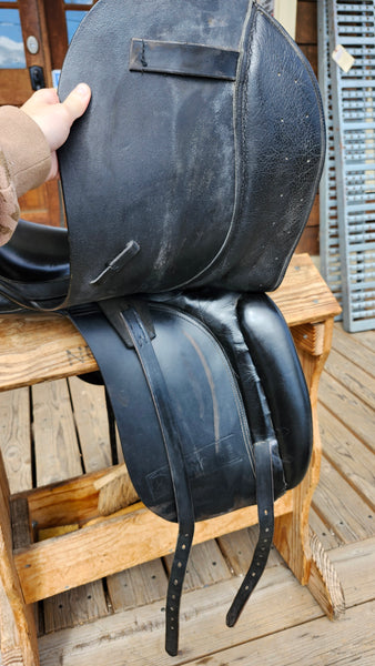 17.5" Kincade Dressage Saddle
