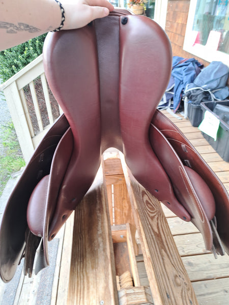 18" Prestige Meredith Close Contact Saddle
