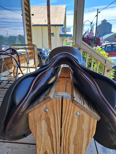 18" County Conquest Jumping Saddle