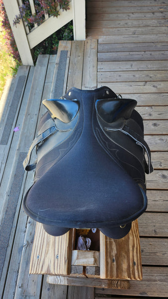 16" Wintec Synthetic Australian Endurance Saddle