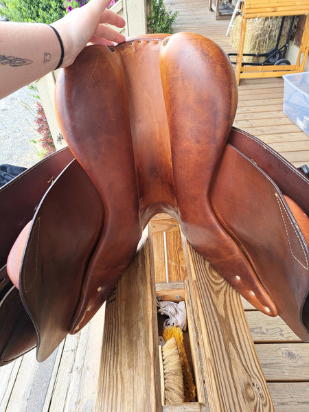 16" L'Apogee LX1 Jumping Saddle