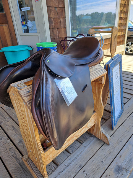 18" County Conquest Jumping Saddle