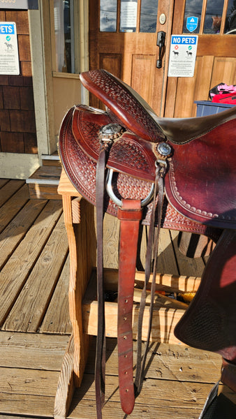 16" Crates Lightweight Round Skirt Trail Saddle