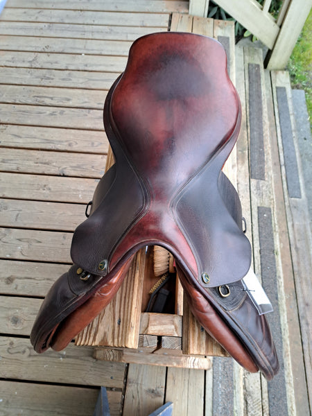 17.5" Dominus Close Contact Saddle