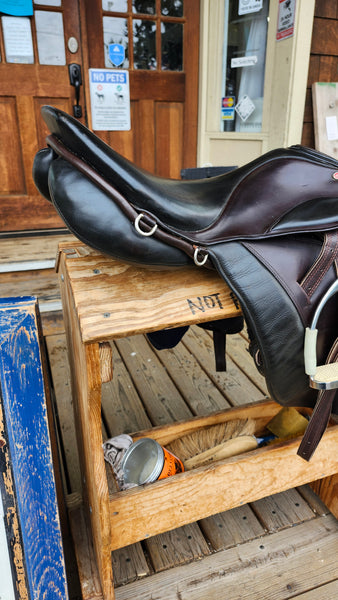 18" Courbette Vision Extra Jumping Saddle