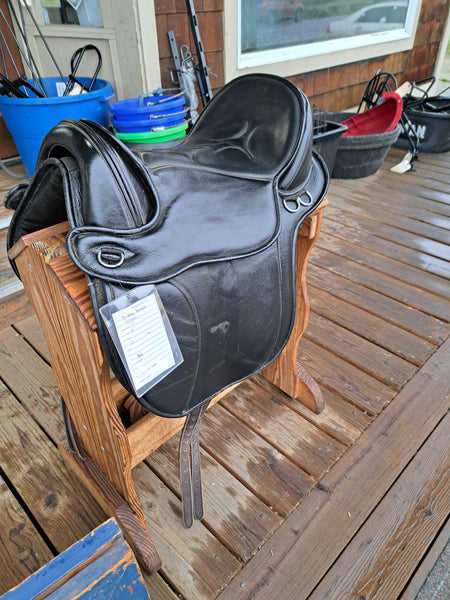 16" Black Forest Aspen Treeless Saddle