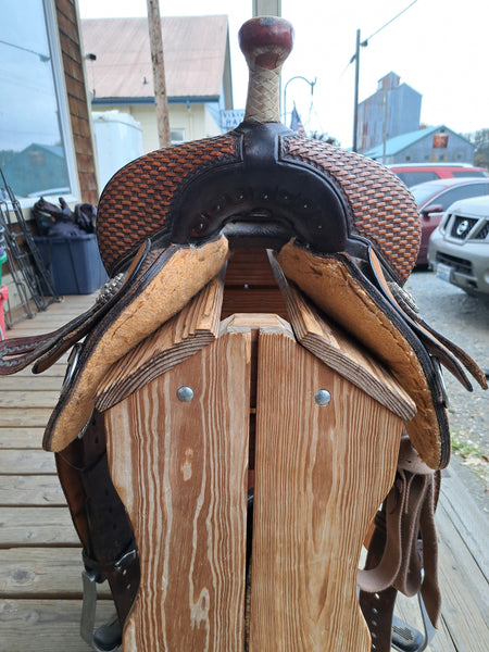 15.5" Circle Y Mercedes Barrel Saddle