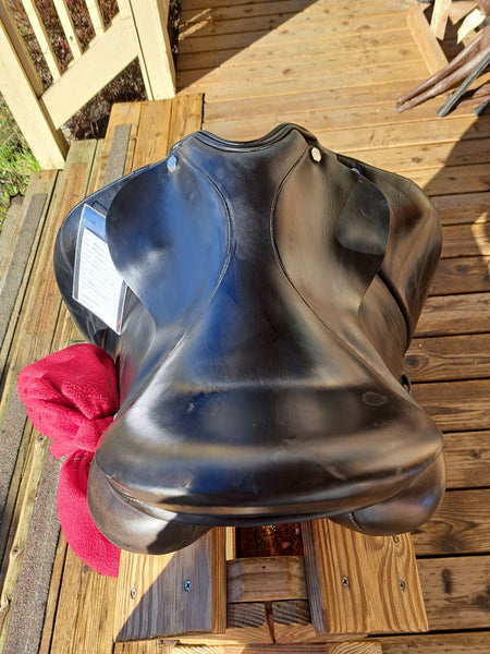 17" Albion Platinum Dressage Saddle
