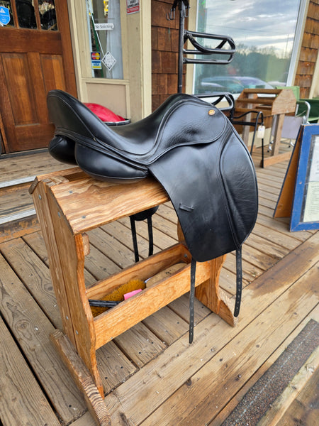 17.5" Kent & Masters MDM Dressage Saddle