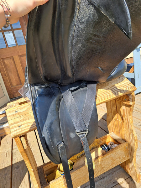 17.5" Custom Saddlery Wolfgang Solo Dressage Saddle