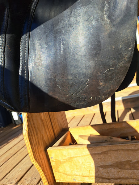 17" Black Country Dressage Saddle