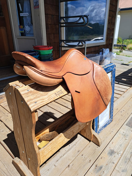 17.5" Desormais Fleur de Lys Jumping Saddle